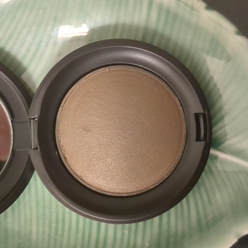 NWT Brow Powder - Picture 4 of 4